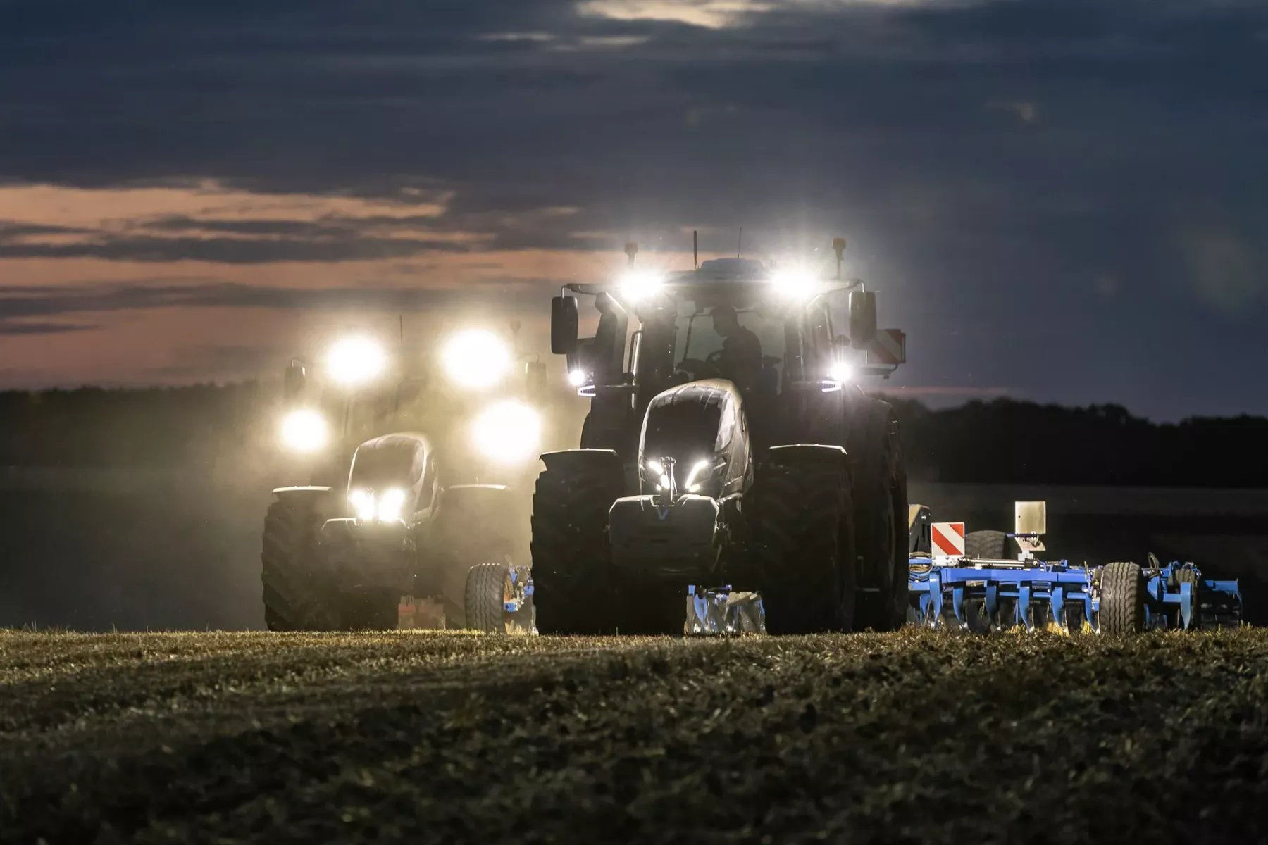 Tracteur Valtra Q5 photographié pour un constructeur